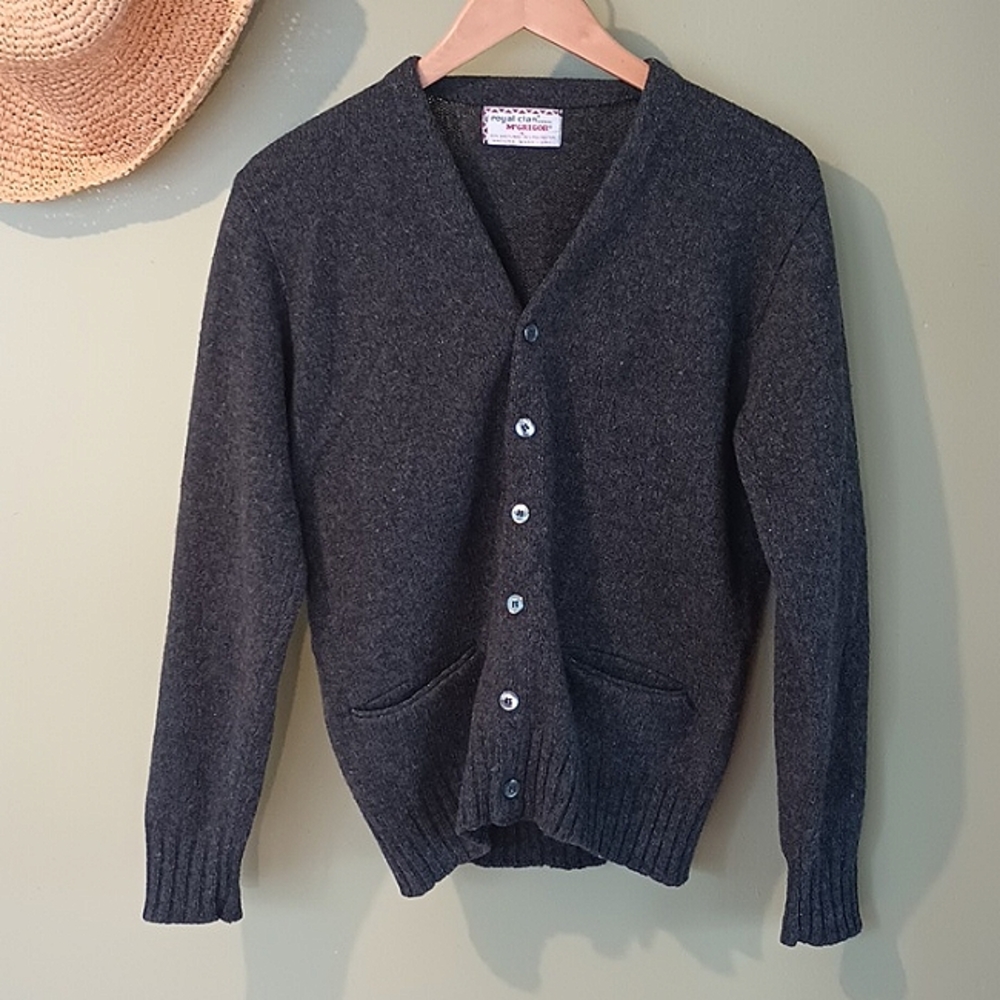 Vintage Royal Clan McGregor Gray V-Neck Button Down Cardigan Size Small